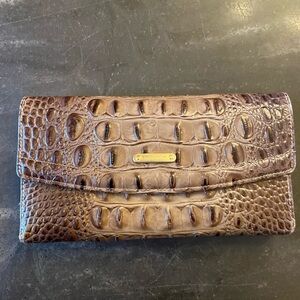 Brahmin wallet - like new
